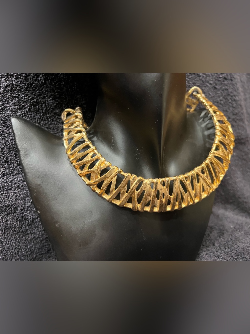 Gold Statement Collar Necklace - Women Jewelry - Picture 2 of 3